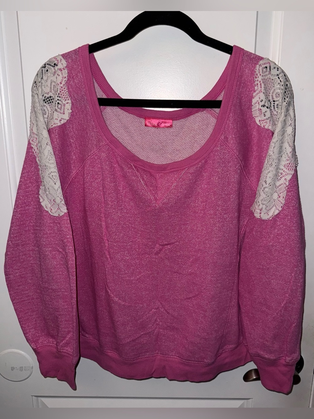 🔥5/$25🔥 Pink Mix & Co. Pullover Sweatshirt with Lace Shoulders Preowned Size XL